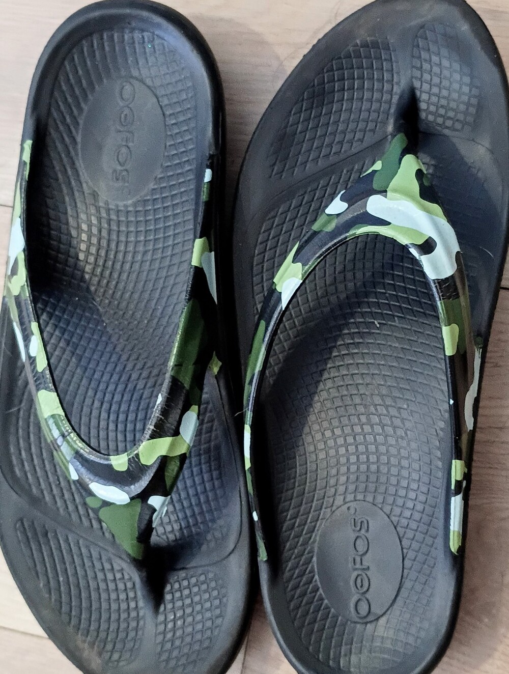 Women's Oofos Oolala Thong Sandals Ltd Green/Black Camo W9 EU40 - Picture 7 of 7